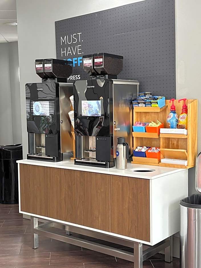 Holiday Inn Express & Suites Cocoa by IHG