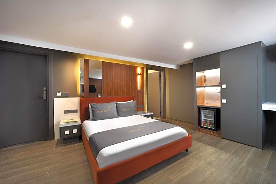 Second Suit Hotel