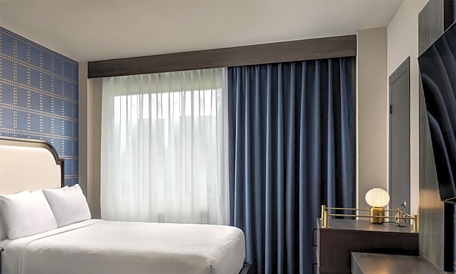 The Brock Niagara Falls Fallsview, Tapestry by Hilton