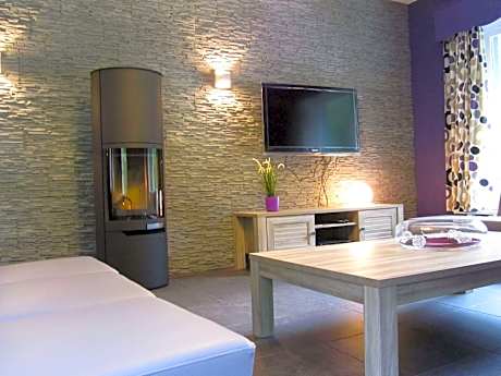 Luxurious countryside holiday home with garden