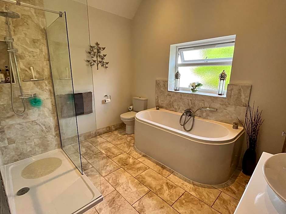 Rie's Retreat- The Gold Room