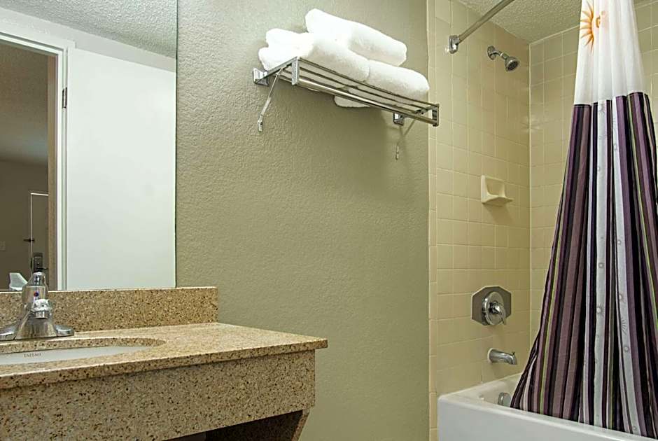 La Quinta Inn & Suites by Wyndham West Palm Beach - Florida Turn