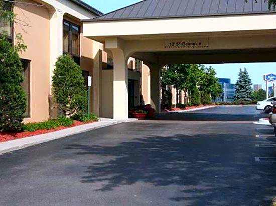 A Victory Hotel & Suites