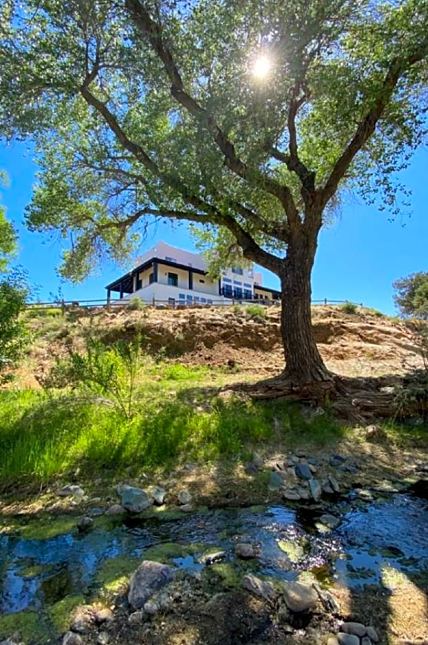 Creekside Lodge & Cabins
