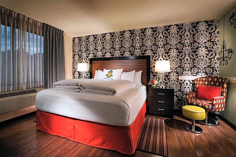 Photo 1 of 6 of 1 King Bed, Mobility Accessible, Roll in Shower