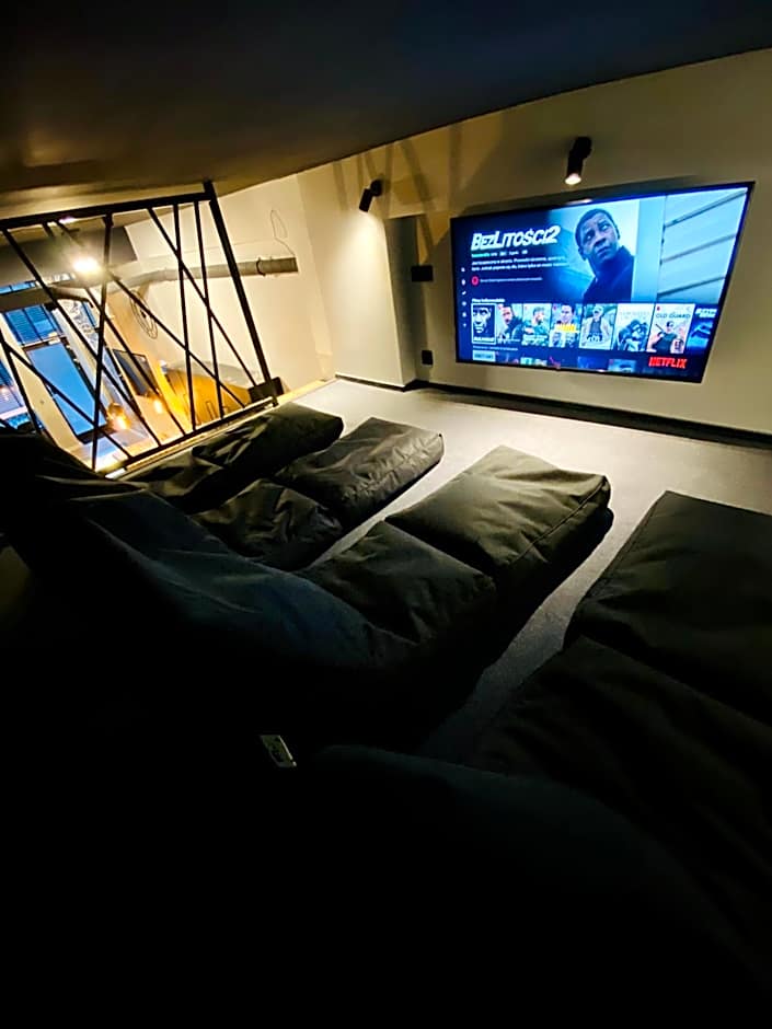 Thruster - Rooms, Kitchen, Chill-Out Zone-Netflix, Lobby-Netflix