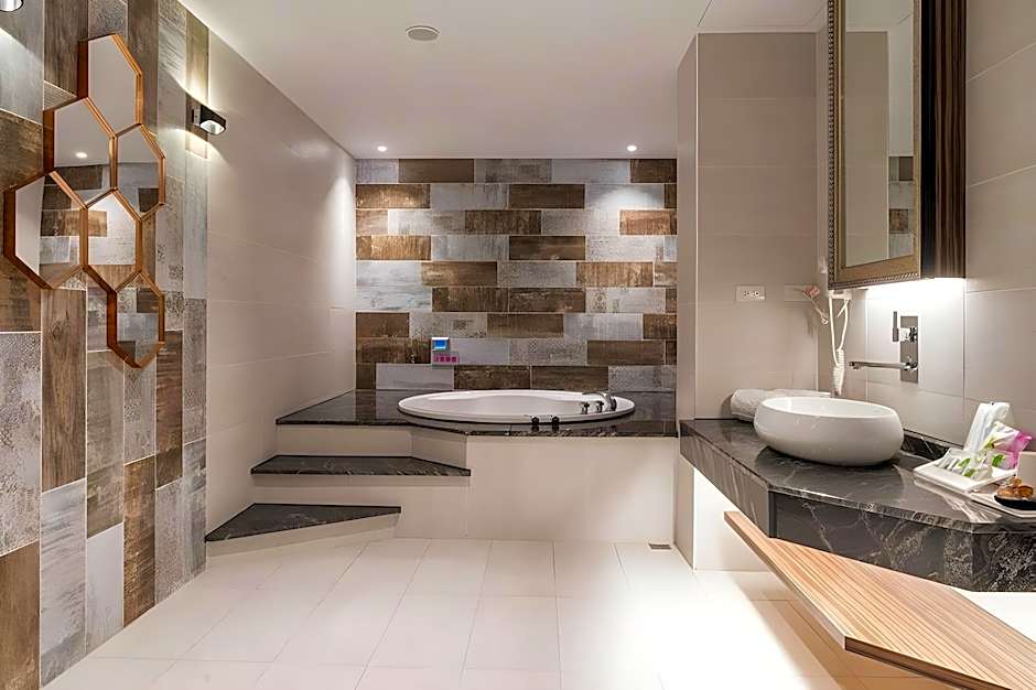 HIGH CLOUD INTERNATIONAL BUSINESS HOTEL