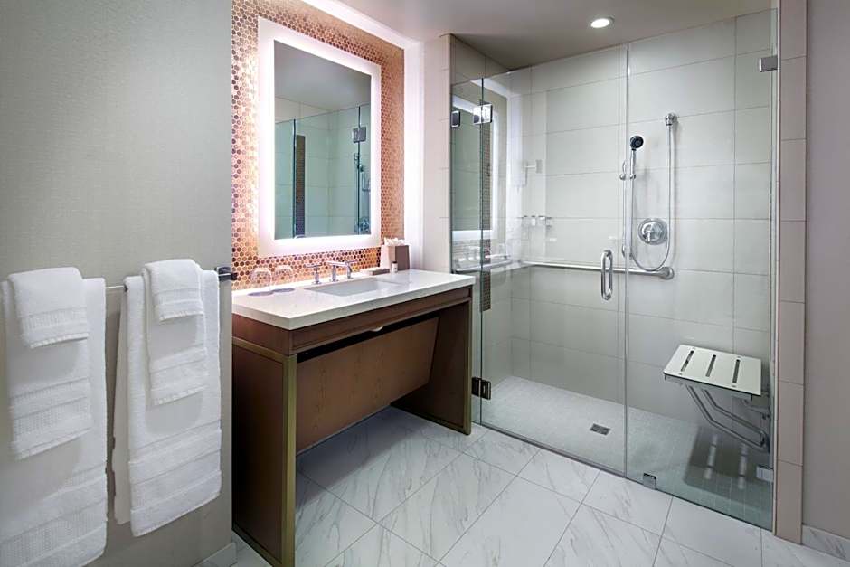 Sheraton Redding Hotel at the Sundial Bridge