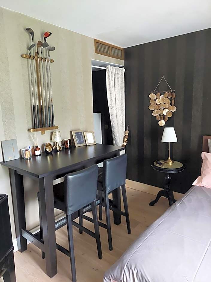 La chambre et le studio du château du golf de Bernalmont
