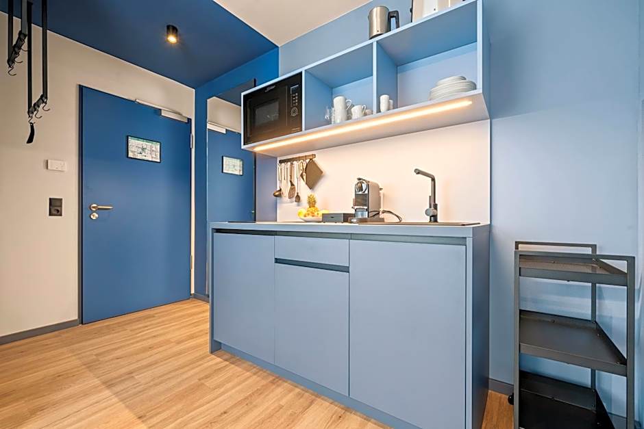 Motel42-Temporary Living