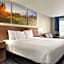 Days Inn & Suites by Wyndham Anaheim At Disneyland Park