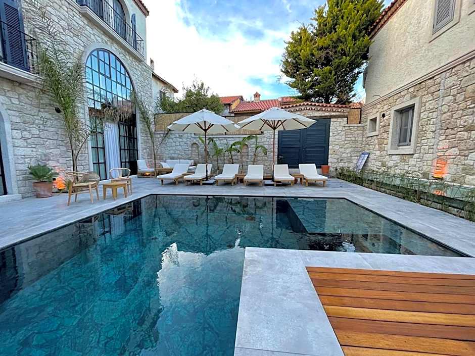 Rhea Alacatı Boutique Hotel