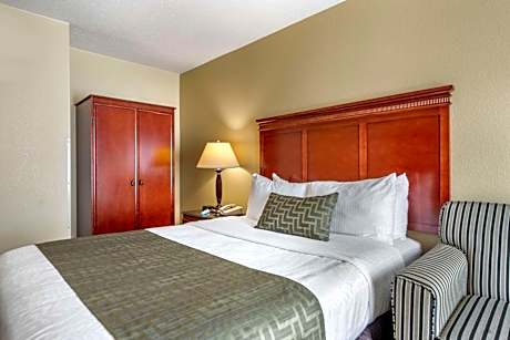 Queen Room with Mobility Accessible Roll-In Shower