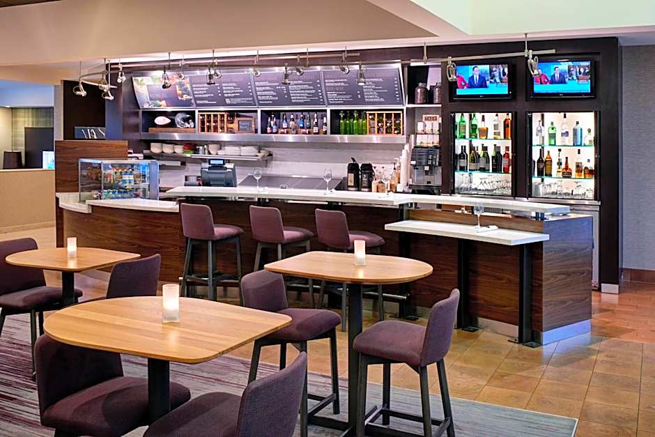 Courtyard By Marriott Detroit Metro Airport Romulus