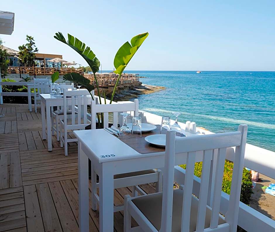 Elmi Beach Hotel & Suites