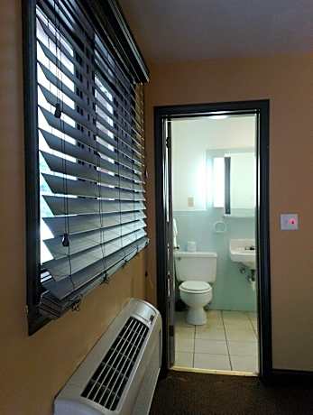 Standard King Room - Non-Smoking