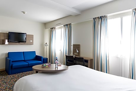 Standard Suite with 1 Double Bed and 2 Single Beds