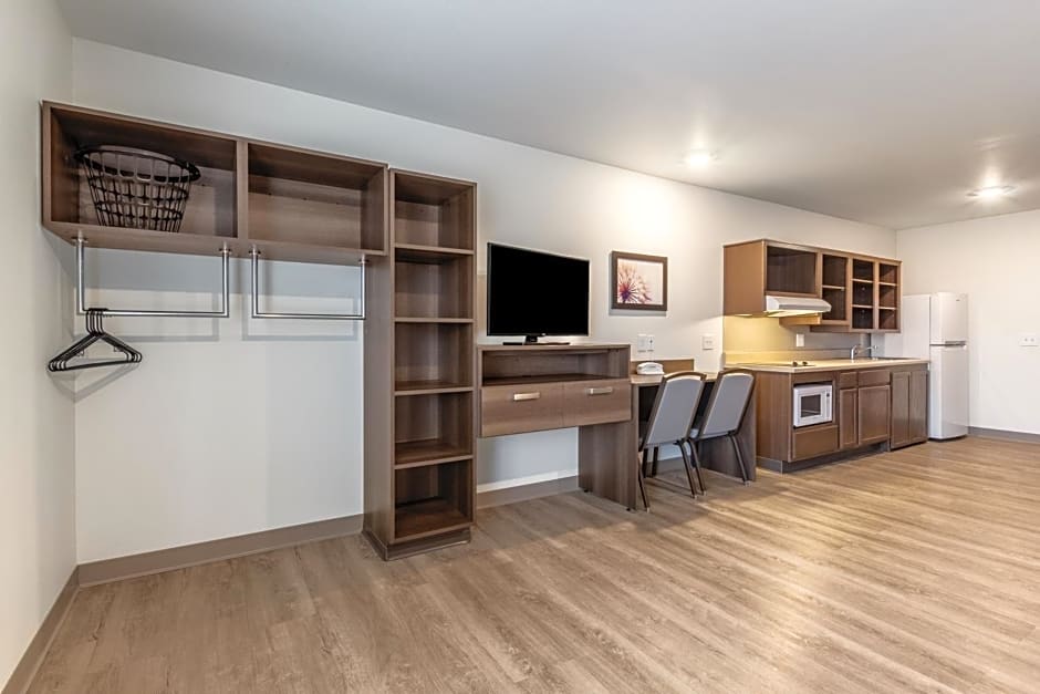 WoodSpring Suites Bakersfield
