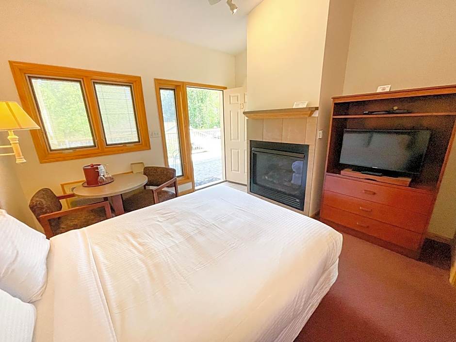 Lake Bluff Inn and Suites