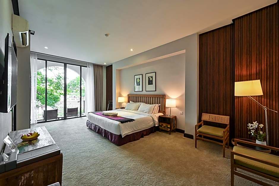 Photo 1 of 6 of Suite, River View