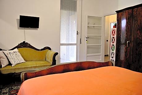 Quadruple Room with Private Bathroom