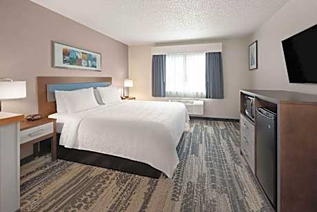 1 King Junior Studio Suite NSMK with free WiFi, free buffet breakfast, sofa bed, fridge