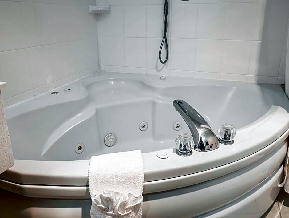 Quality Inn Grand Suites Bellingham