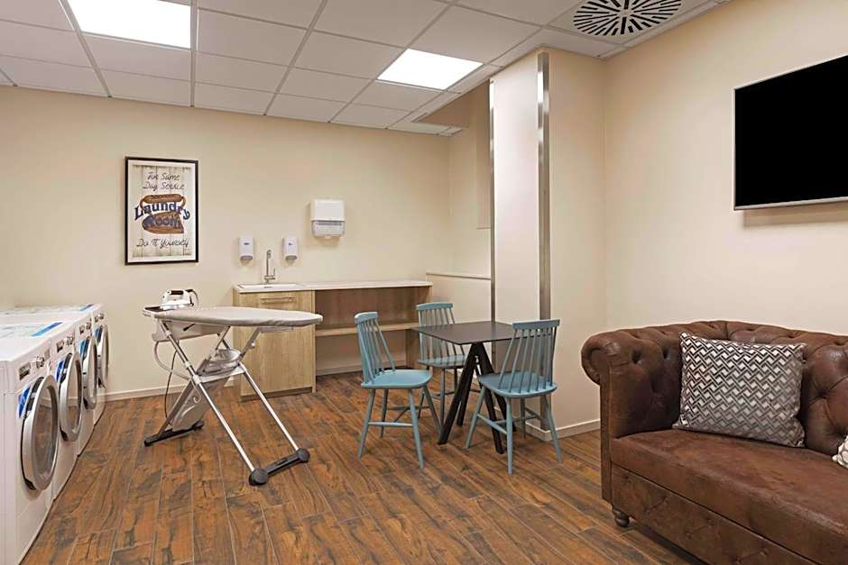 Stellaris Apartment Hotel