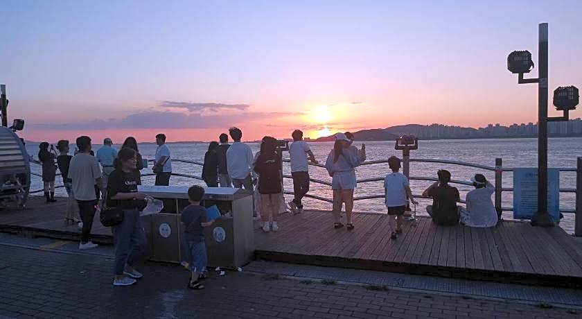 Sea & Moon Tourist Hotel