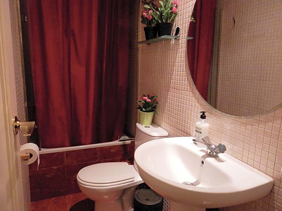 Barcelona Central Garden Hostal