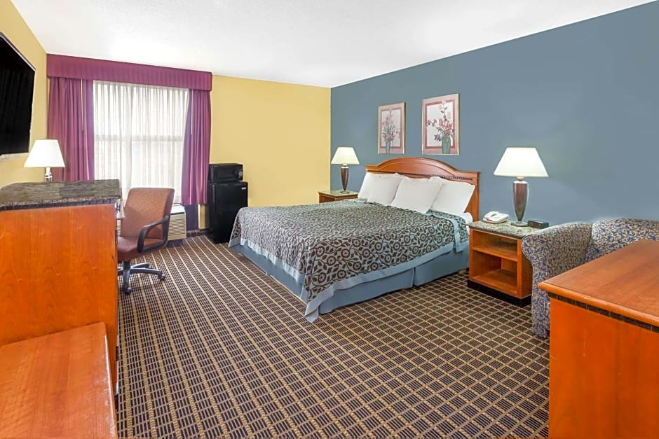 Days Inn & Suites by Wyndham Kalamazoo – Kalamazoo, MI