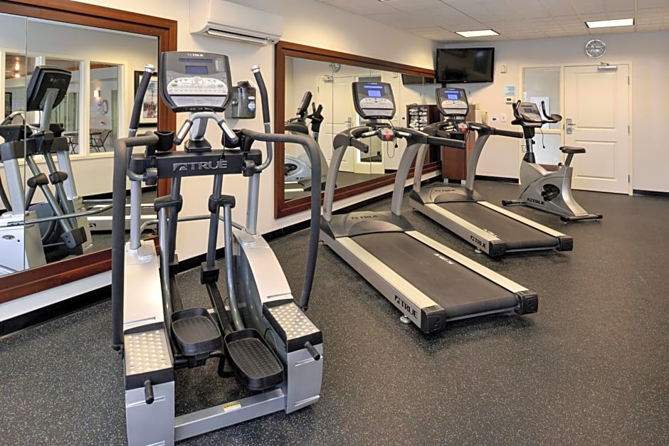 Holiday Inn Express & Suites Greenfield, an IHG Hotel