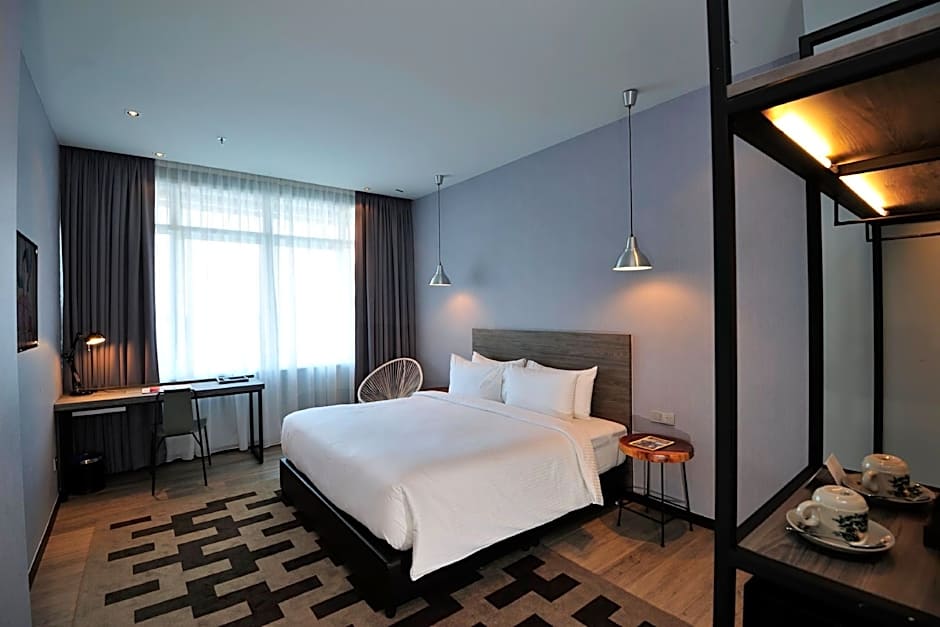 Urban H Hotel
