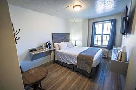 Standard Queen Room
