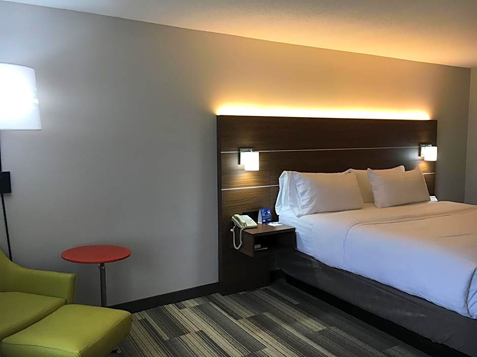 Holiday Inn Express & Suites Thomasville By IHG