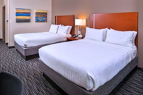 Standard Queen Room with Two Queen Beds and Mobility Accessible Tub