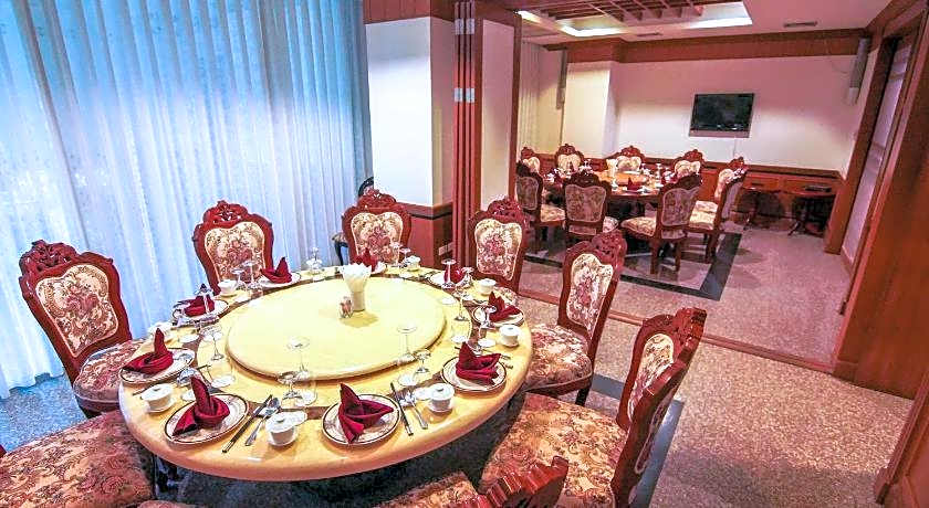 Arawan Riverside Hotel