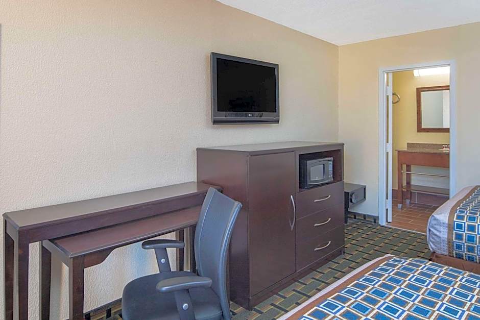 Travelodge by Wyndham Savannah Area/Richmond Hill