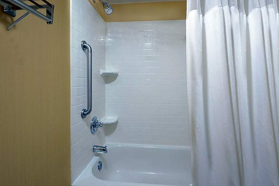 Fairfield Inn & Suites by Marriott Charlottesville North