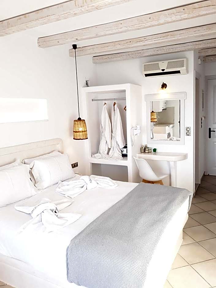 Nikos Apartments and Studios