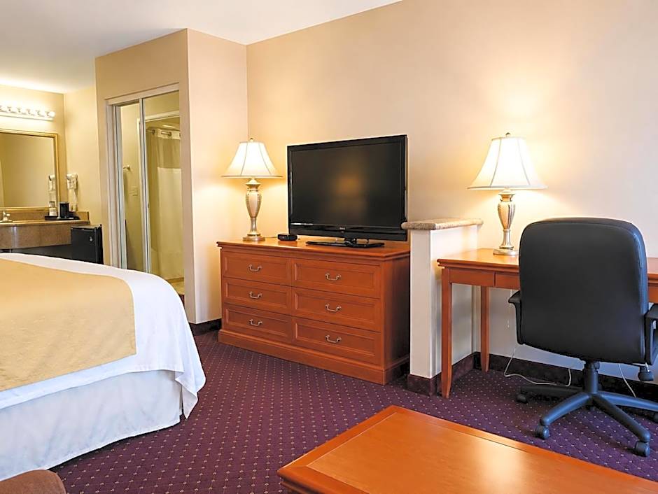 Burbank Inn and Suites