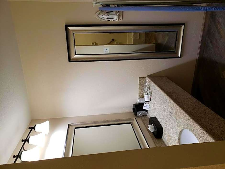 Airport Inn