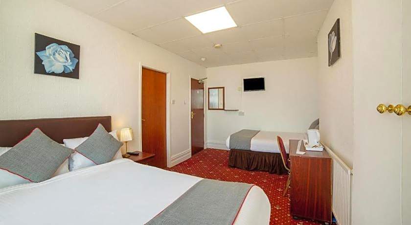 OYO The Golden Cheval Hotel & Shisha Bar