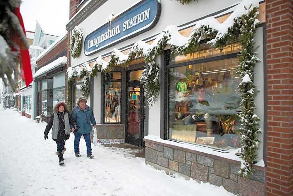 Lake Placid Inn: Main Street