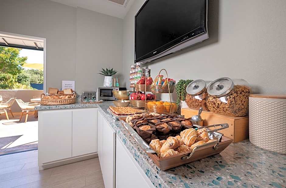 Mariposa Inn And Suites