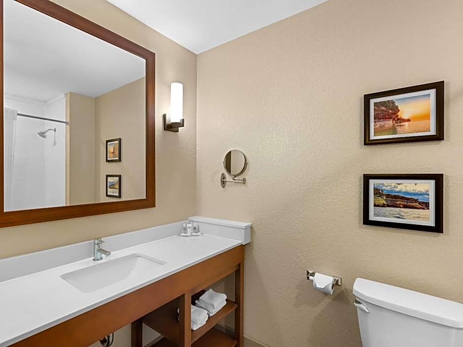 Comfort Inn & Suites Munising-Lakefront