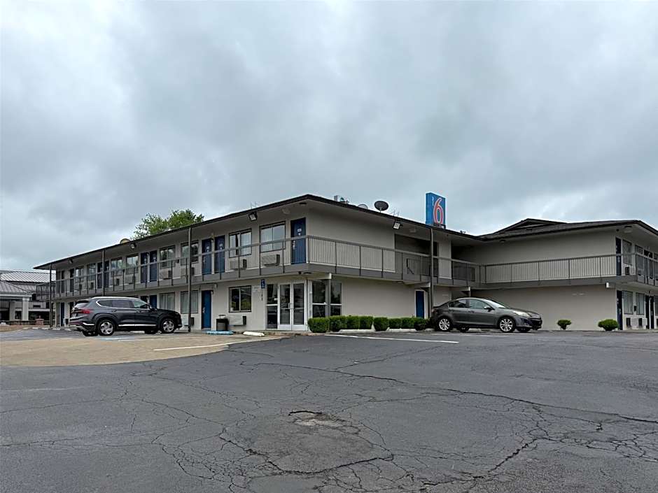 Motel 6-Murfreesboro, TN