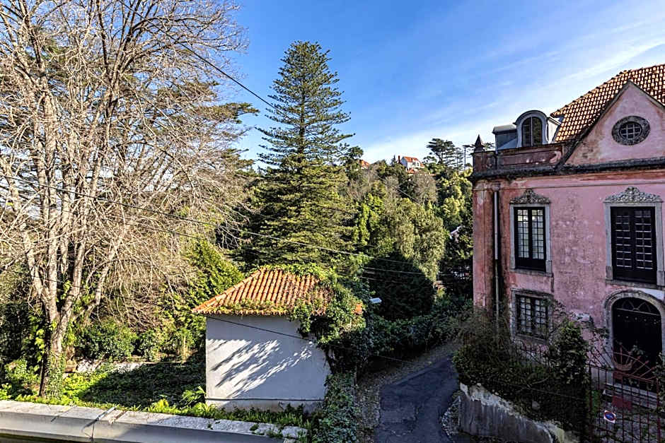 Sintra WOW - Unique double Smart Room in 17th century Palace! Hot tub, Snooker, BBQ, PS5, Sauna, Gym