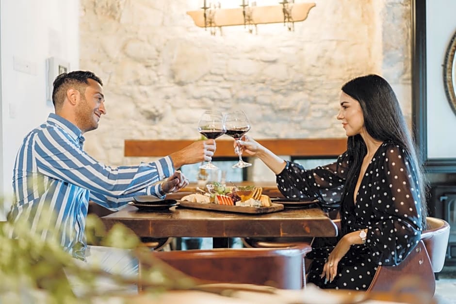 Oinou Strata - Adults Only