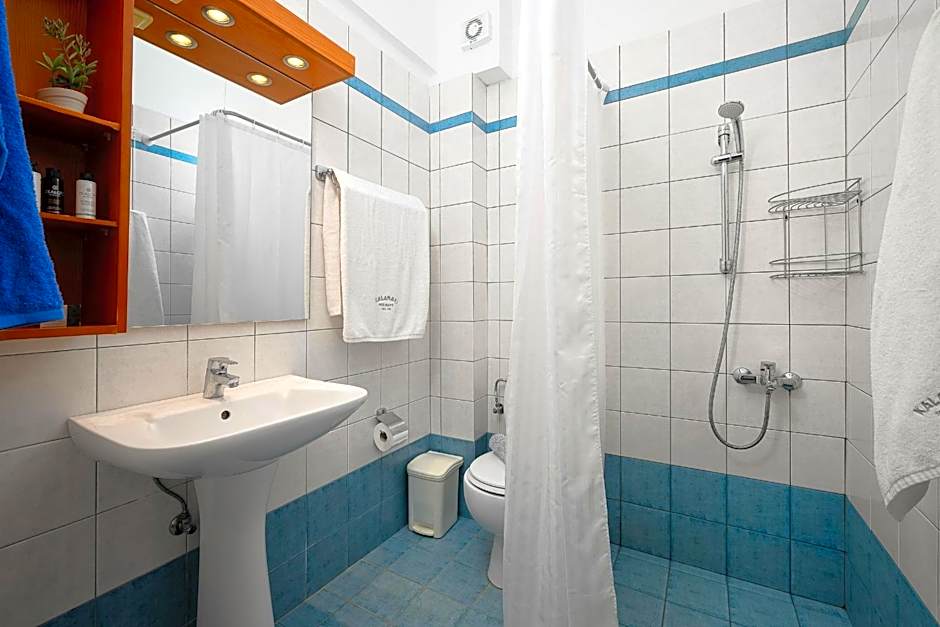 Finikas Studios & Apartments - Kalamaki Holidays